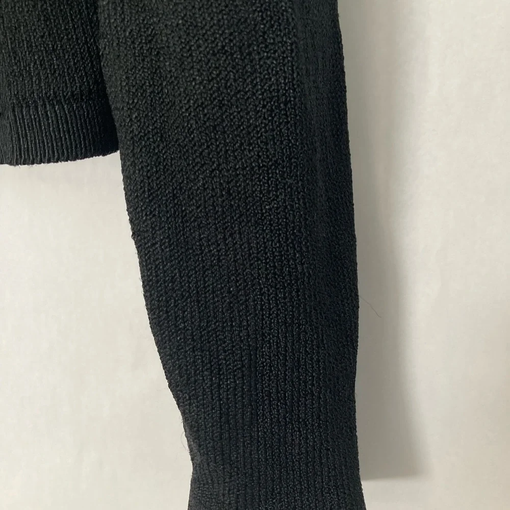 ANN TAYLOR sweater. - Picture 2 of 6